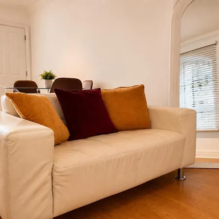 Modern 2br - Near K Club & Racecourse Casa vacanze *